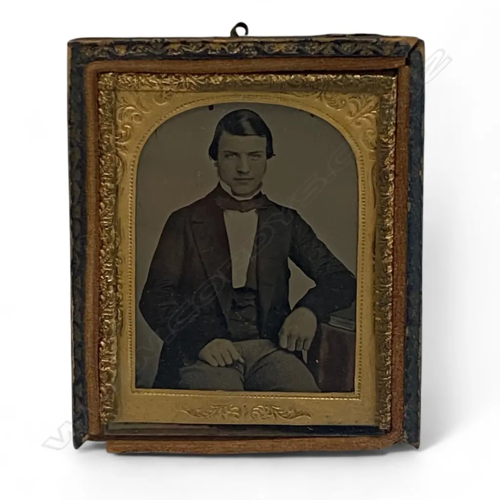 Paper frame ambrotype – seated man, Image 1++